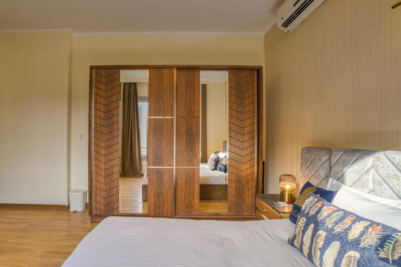 The Suites Near Auc By Elegant Cairo Exterior photo