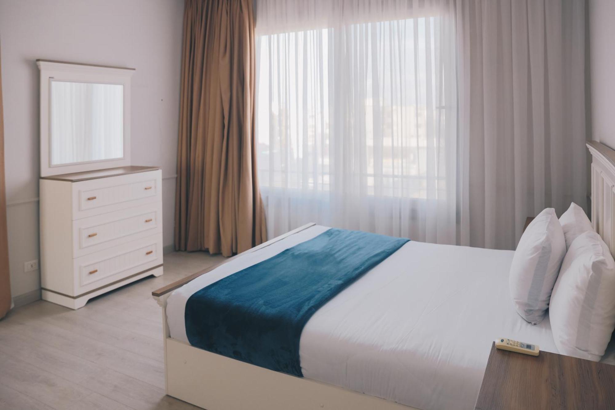 The Suites Near Auc By Elegant Cairo Exterior photo